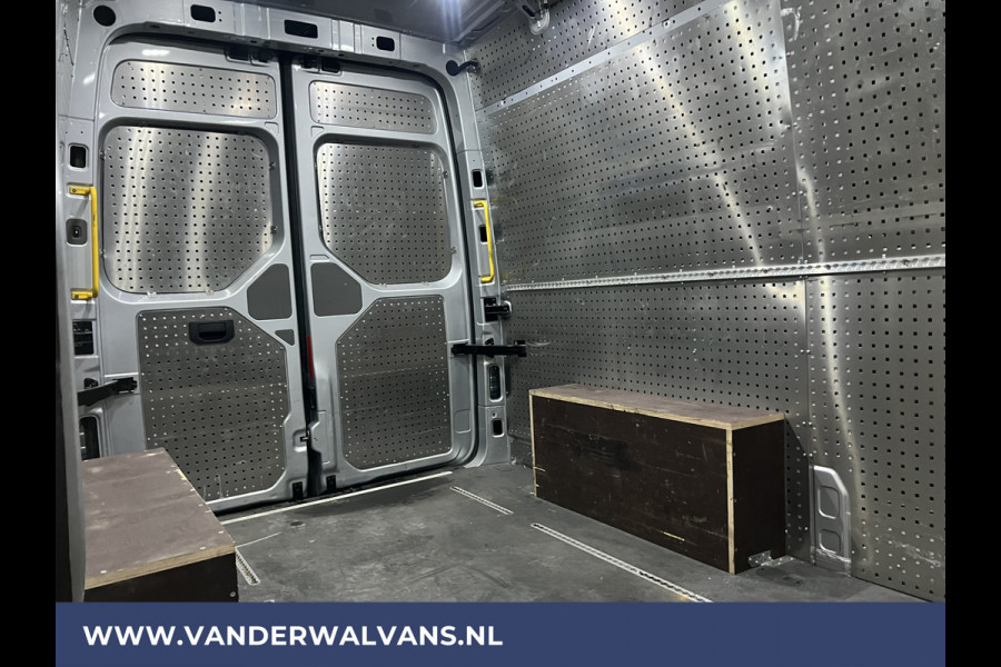 Volkswagen Crafter 2.0 TDI 140 pk L3H3 L2H2 Euro6 Airco | Camera | Apple Carplay | Android Auto | Cruisecontrol Parkeersensoren, Bijrijdersbank