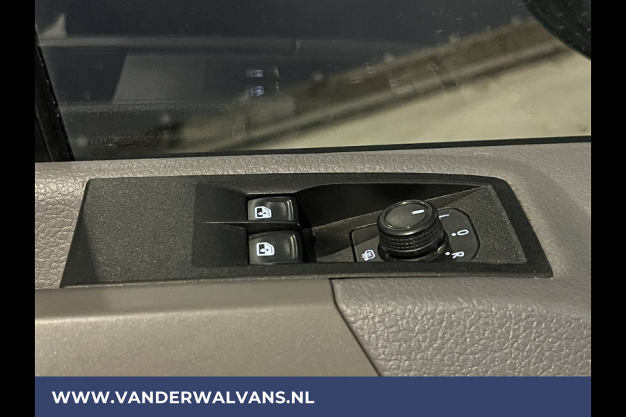 Volkswagen Crafter 2.0 TDI 140 pk L3H3 L2H2 Euro6 Airco | Camera | Apple Carplay | Android Auto | Cruisecontrol Parkeersensoren, Bijrijdersbank