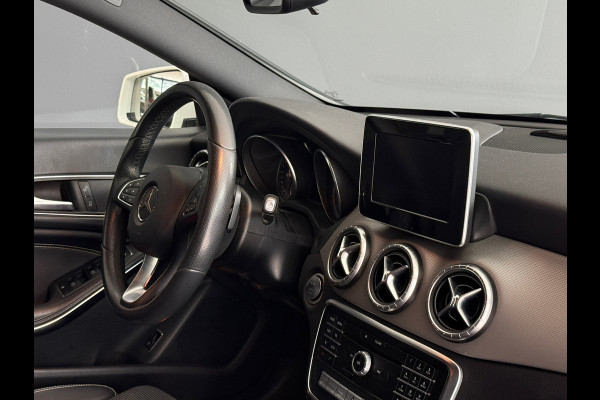 Mercedes-Benz CLA-Klasse 180 AUT Business Solution Stoelver|Afneem Trekhaak|Navi