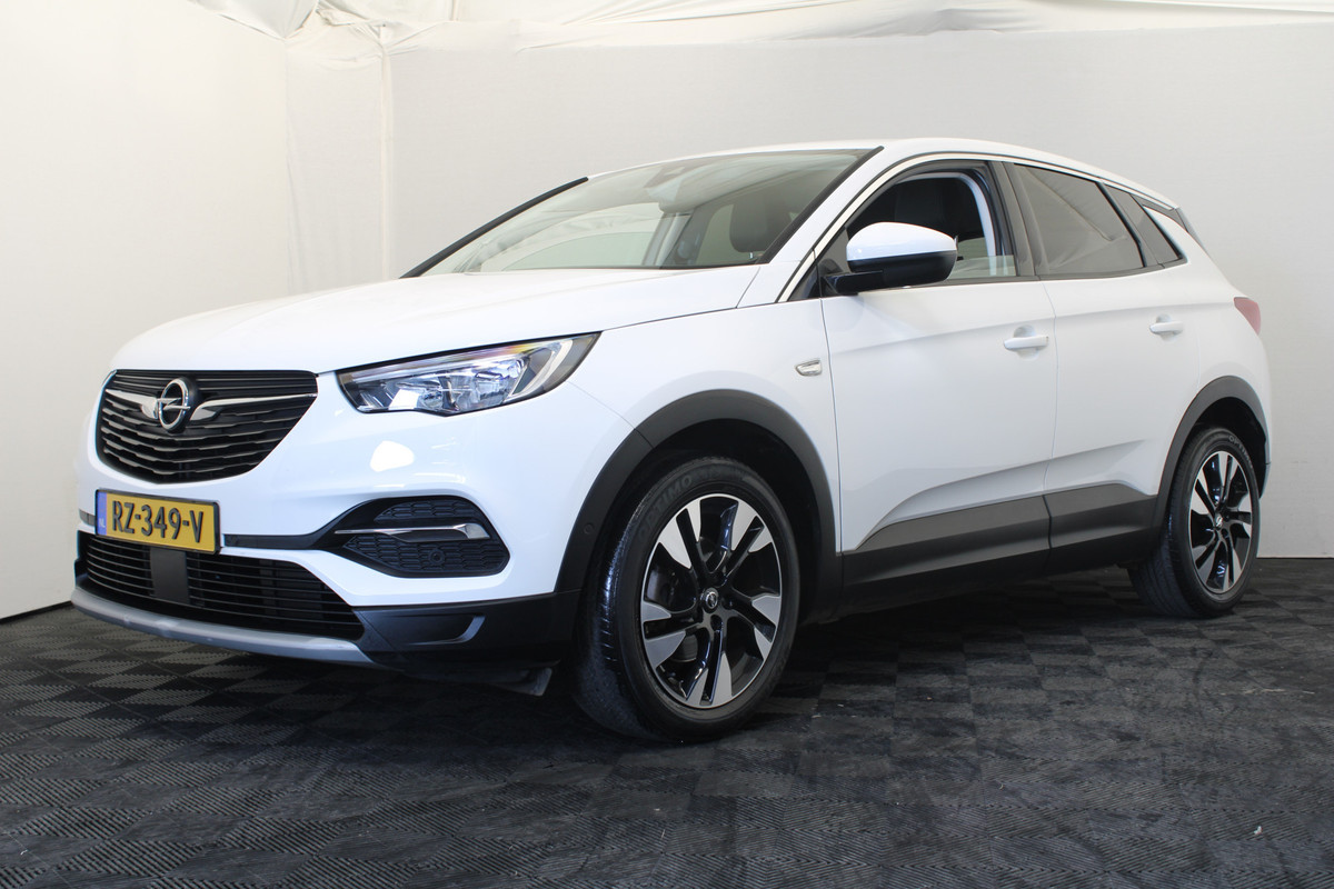 Opel Grandland X 1.2 Turbo Business Executive |Trekhaak|Navi|Elek klep| Opel Grandland X 1.2 Turbo Business Executive |Trekhaak|Navi|Elek klep|