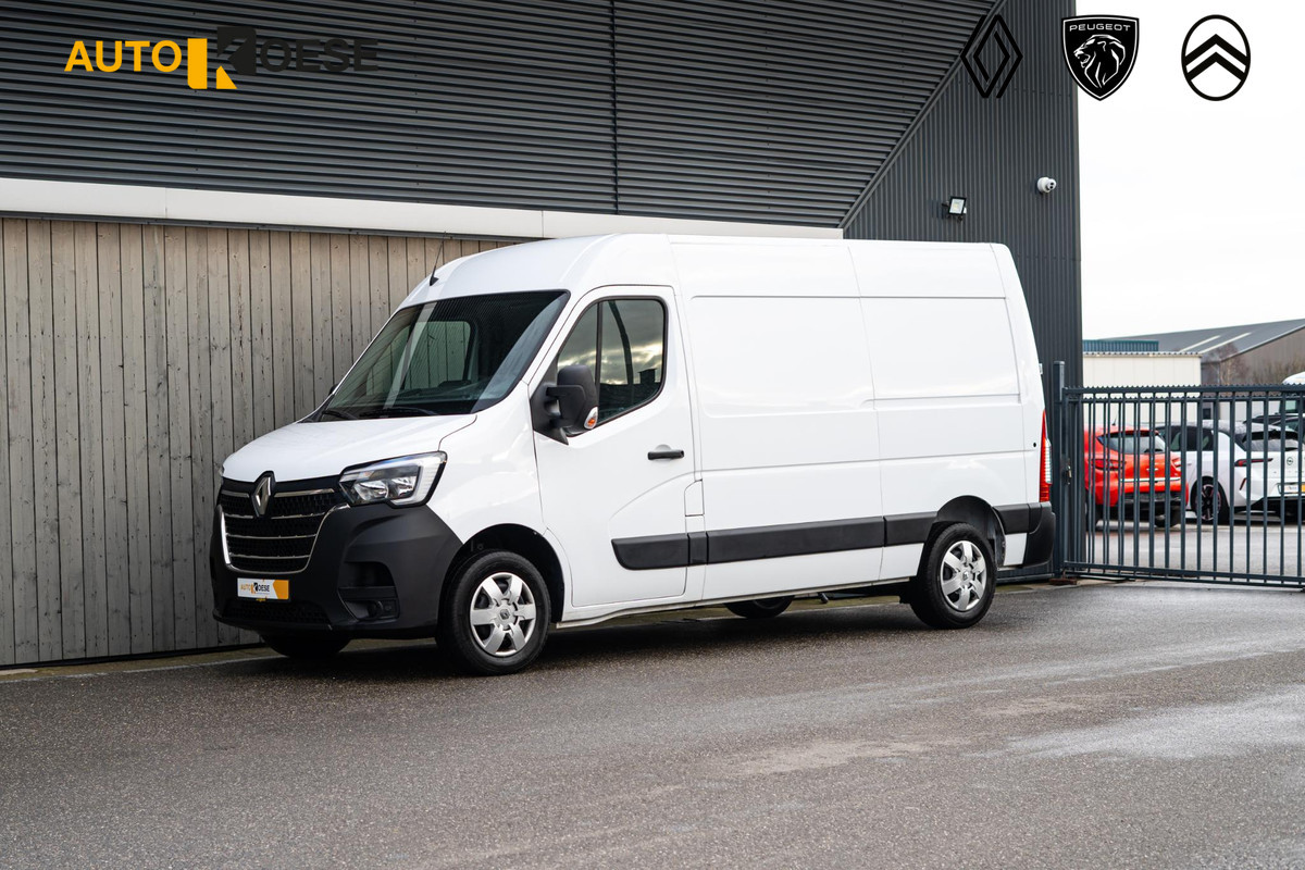Renault Master T35 2.3 dCi 135 L2H2 Comfort | Camera | Vloerplaat | Navigatie | Parkeersensoren Renault Master T35 2.3 dCi 135 L2H2 Comfort | Camera | Vloerplaat | Navigatie | Parkeersensoren