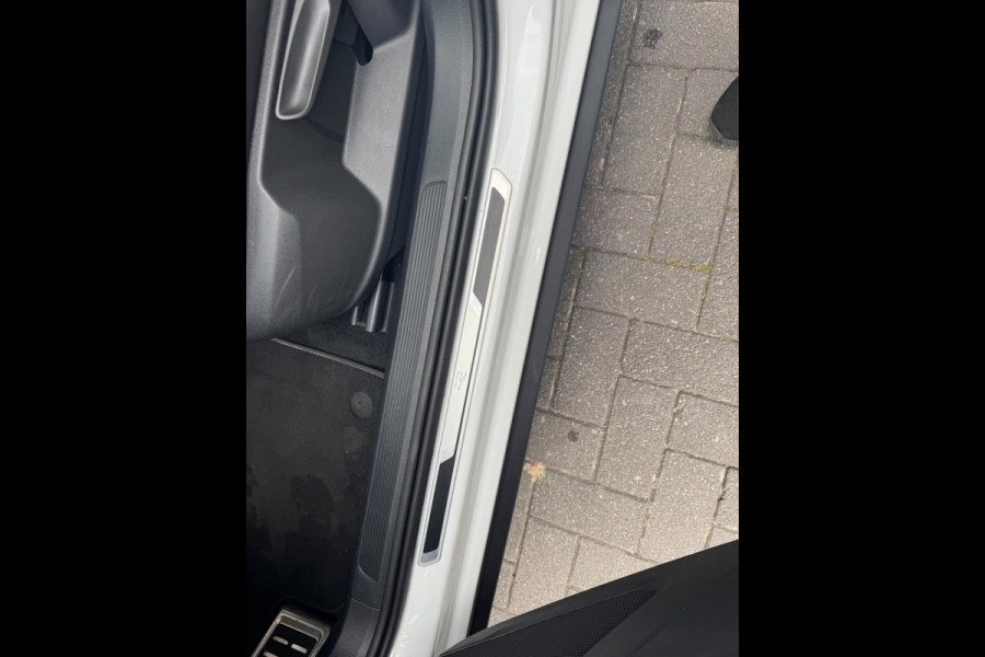 Volkswagen T-Roc 1.5 TSI 3xR-Line Aut. Pano/Acc/ppilot/Full!!