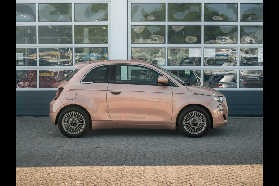 Fiat 500E 42 kWh | Clima | Cruise | Pack Winter | BSM | 16" | LED | Apple Carplay