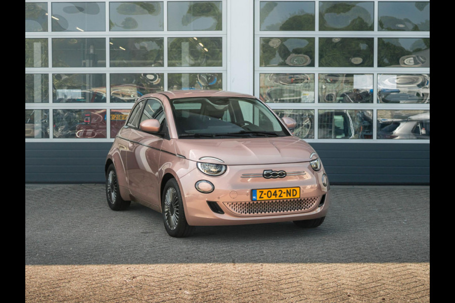 Fiat 500E 42 kWh | Clima | Cruise | Pack Winter | BSM | 16" | LED | Apple Carplay
