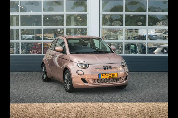 Fiat 500E 42 kWh | Clima | Cruise | Pack Winter | BSM | 16" | LED | Apple Carplay