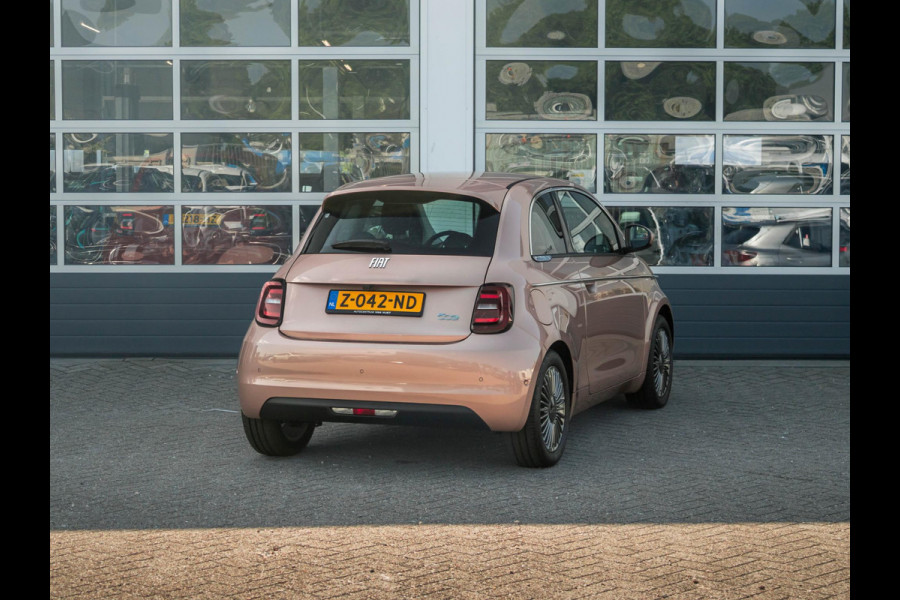 Fiat 500E 42 kWh | Clima | Cruise | Pack Winter | BSM | 16" | LED | Apple Carplay