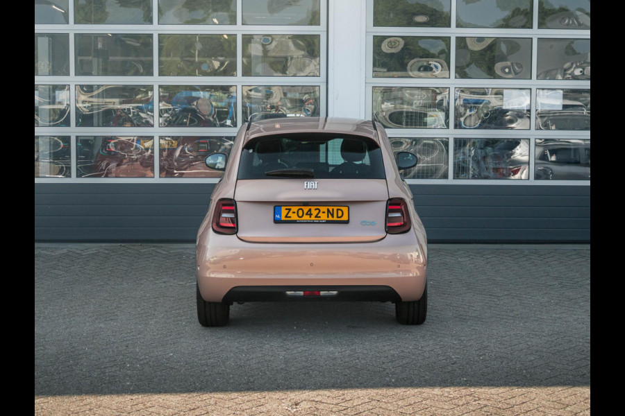 Fiat 500E 42 kWh | Clima | Cruise | Pack Winter | BSM | 16" | LED | Apple Carplay
