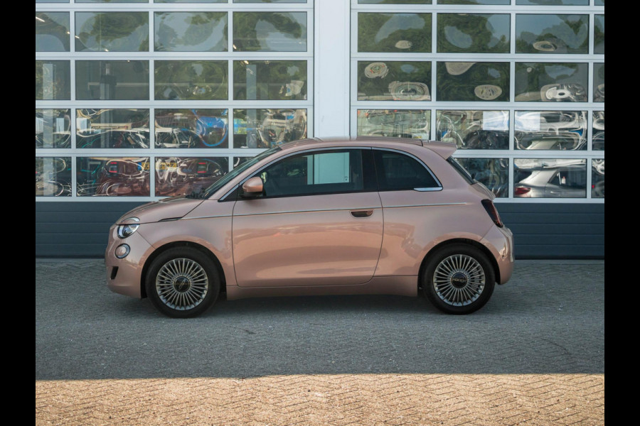 Fiat 500E 42 kWh | Clima | Cruise | Pack Winter | BSM | 16" | LED | Apple Carplay