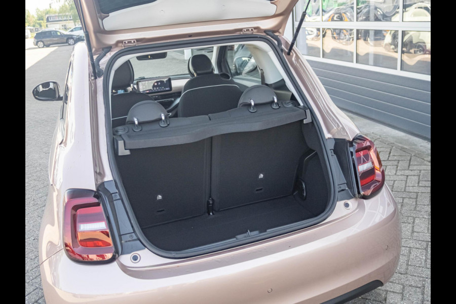 Fiat 500E 42 kWh | Clima | Cruise | Pack Winter | BSM | 16" | LED | Apple Carplay
