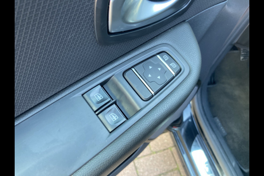Renault Clio Estate 1.5 DCi 90pk Limited NAVI/CRUISE/DAB/AIRCO/PDC/16INCH