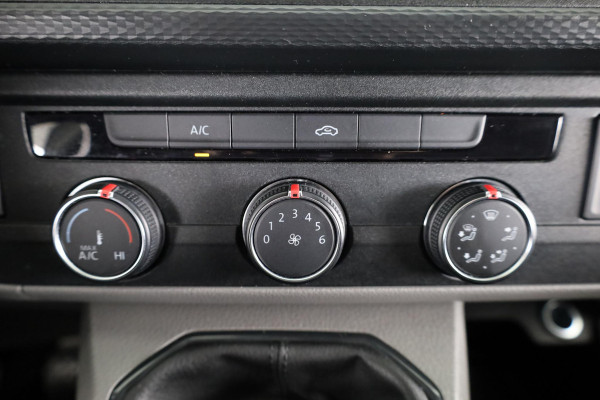 Volkswagen Transporter 2.0 TDI L2H1 28 Comfortline 110 pk | Verlengde garantie | Navigatie| Trekhaak | Parkeersensoren achter | Cruise control | Apple Carplay/Android Auto |