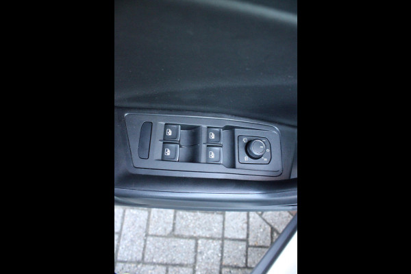 Volkswagen T-Roc Cabrio 1.5 TSI 150PK AUTOMAAT R-LINE | VIRTUAL COCKPIT | STOEL/STUUR VERWARMING | 19" LICHTMETALEN VELGEN | FULL LED KOPLAMPEN | DODEHOEK DETECTIE | ADAPTIVE CRUISE CONTROL | KEYLESS ENTRY/START | PARKEERSENSOREN VOOR EN ACHTER | ACHTERUITRIJ CAMERA | LEDEREN BEKLEDING | DAB+ RADIO | NAVIGATIE | APPLE CARPLAY/ANDROID AUTO |