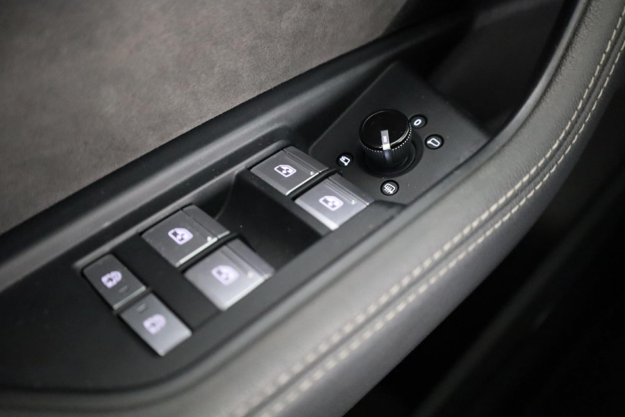 Audi e-tron S quattro 95 kWh 503pk | Panoramadak | Lederen bekleding "Valcona" | B&O Soundsystem | Elektrisch vertelbare voorstoelen met memory