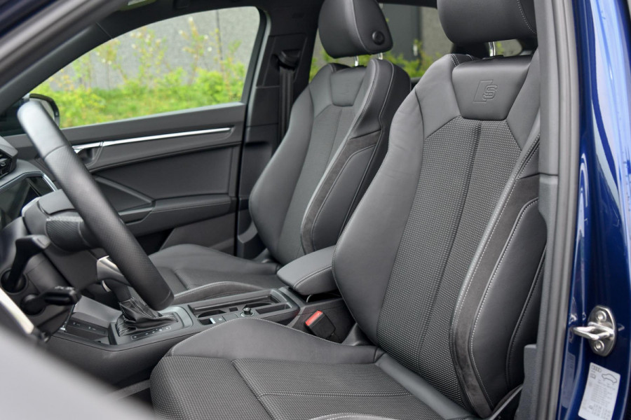 Audi Q3 Sportback 45 TFSI e 3x S-Line. Pano, ACC, Keyless, Sfeer, Dodeh, Camera, Matrix, 20'', Trekhaak, CarPlay!