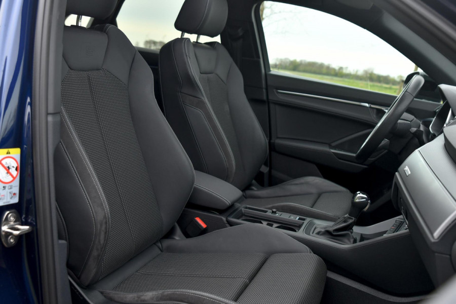 Audi Q3 Sportback 45 TFSI e 3x S-Line. Pano, ACC, Keyless, Sfeer, Dodeh, Camera, Matrix, 20'', Trekhaak, CarPlay!