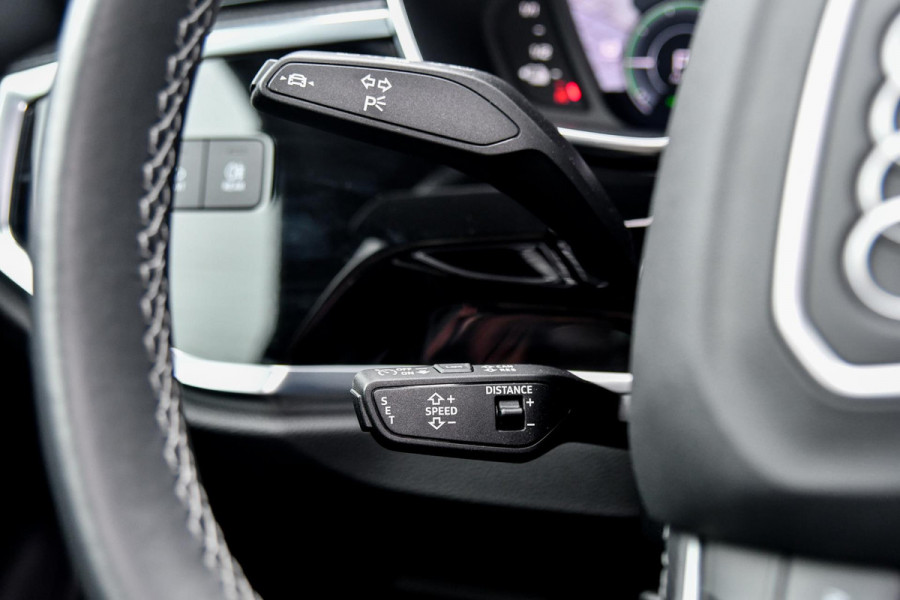 Audi Q3 Sportback 45 TFSI e 3x S-Line. Pano, ACC, Keyless, Sfeer, Dodeh, Camera, Matrix, 20'', Trekhaak, CarPlay!