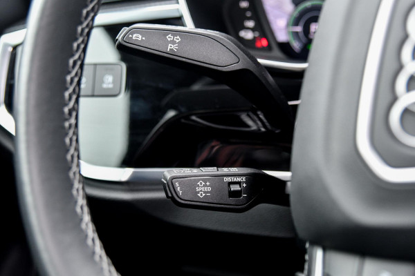 Audi Q3 Sportback 45 TFSI e 3x S-Line. Pano, ACC, Keyless, Sfeer, Dodeh, Camera, Matrix, 20'', Trekhaak, CarPlay!