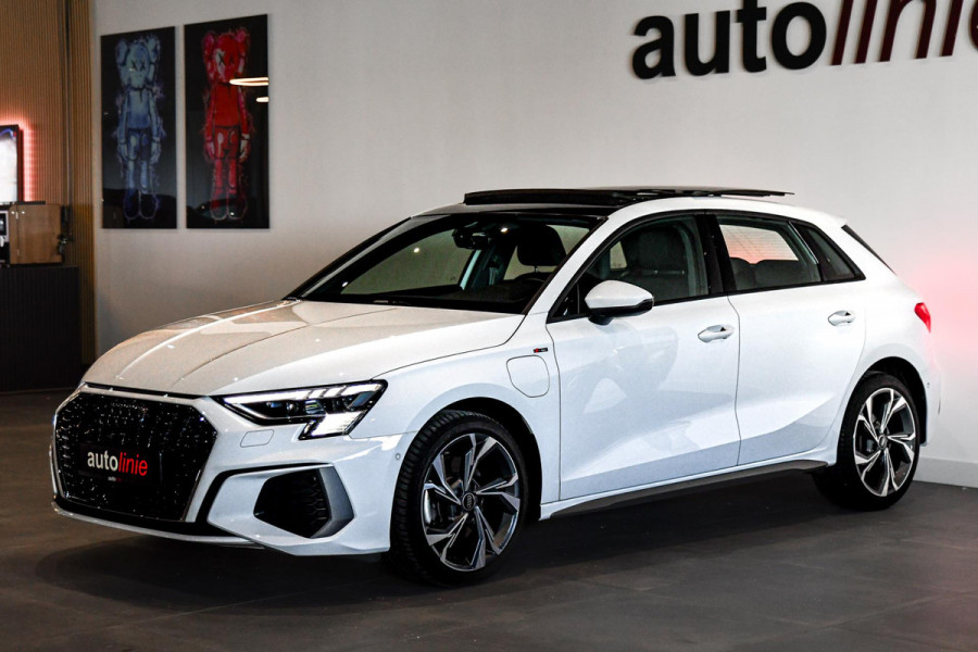 Audi A3 Sportback 40 TFSI e S-Line. Pano, Keyless, Camera, Matrix, Dodeh, CarPlay!