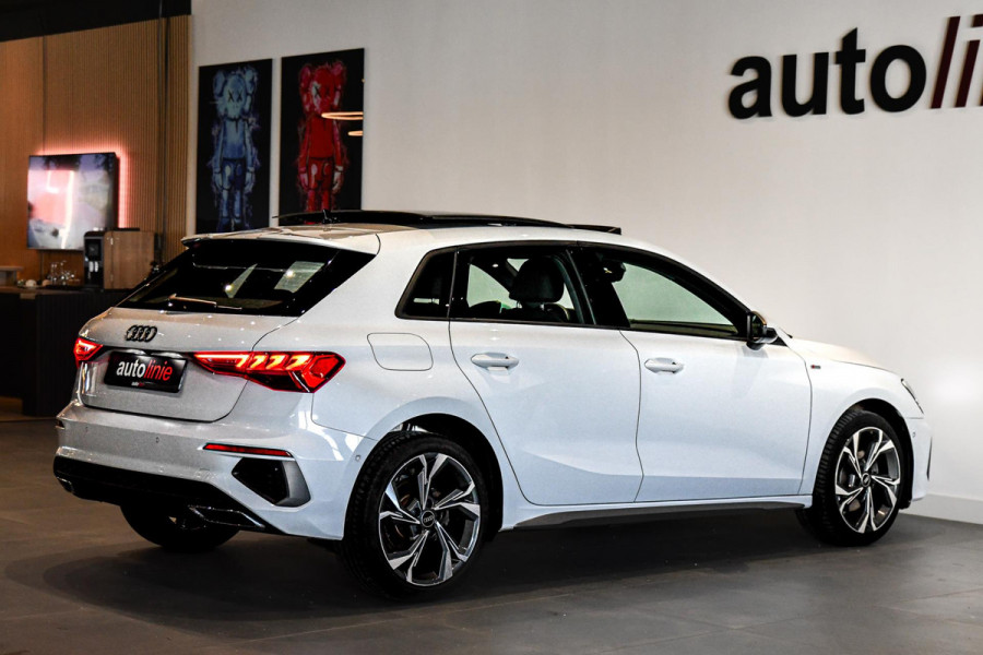 Audi A3 Sportback 40 TFSI e S-Line. Pano, Keyless, Camera, Matrix, Dodeh, CarPlay!