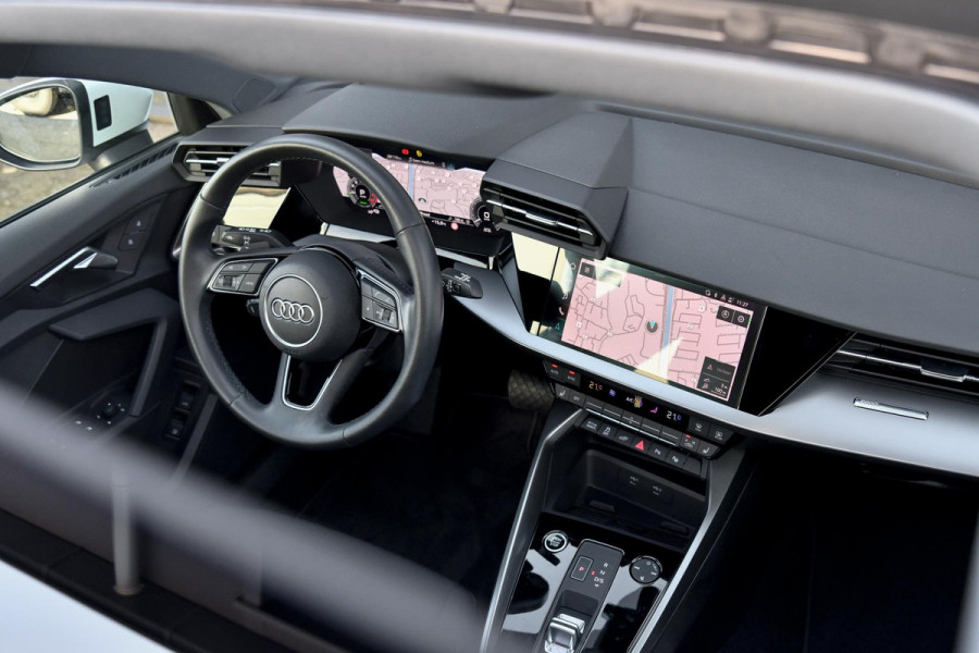 Audi A3 Sportback 40 TFSI e S-Line. Pano, Keyless, Camera, Matrix, Dodeh, CarPlay!
