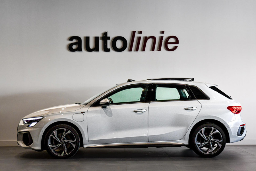 Audi A3 Sportback 40 TFSI e S-Line. Pano, Keyless, Camera, Matrix, Dodeh, CarPlay!