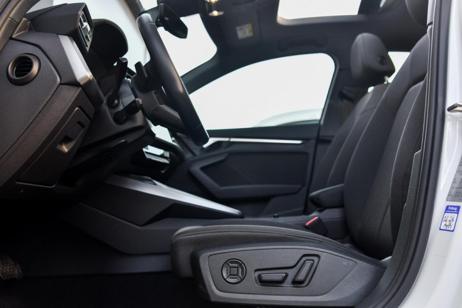 Audi A3 Sportback 40 TFSI e S-Line. Pano, Keyless, Camera, Matrix, Dodeh, CarPlay!