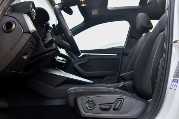 Audi A3 Sportback 40 TFSI e S-Line. Pano, Keyless, Camera, Matrix, Dodeh, CarPlay!
