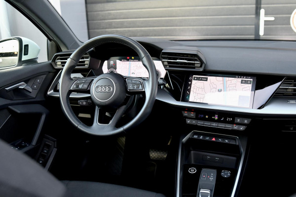 Audi A3 Sportback 40 TFSI e S-Line. Pano, Keyless, Camera, Matrix, Dodeh, CarPlay!