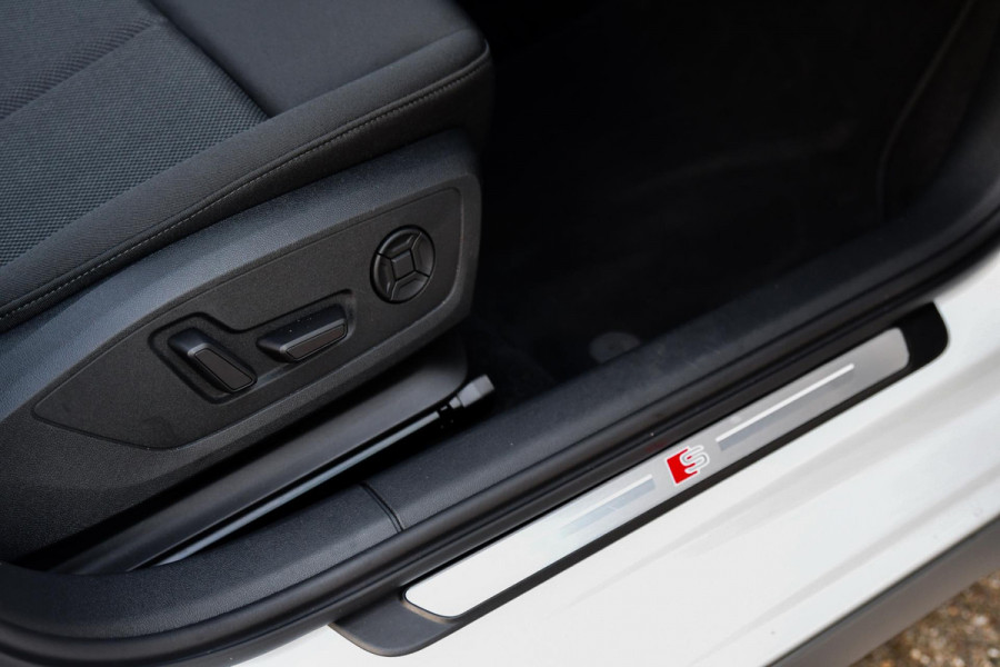 Audi A3 Sportback 40 TFSI e S-Line. Pano, Keyless, Camera, Matrix, Dodeh, CarPlay!
