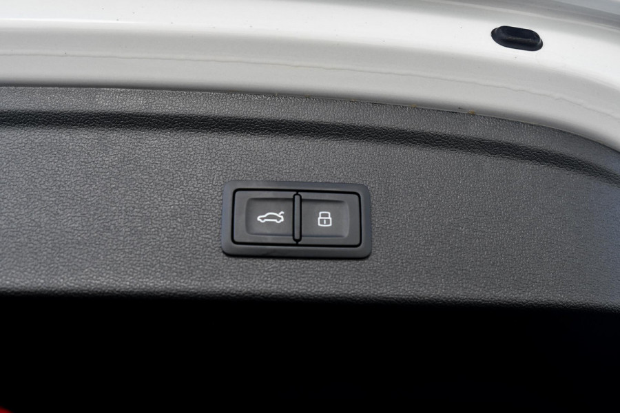 Audi A3 Sportback 40 TFSI e S-Line. Pano, Keyless, Camera, Matrix, Dodeh, CarPlay!