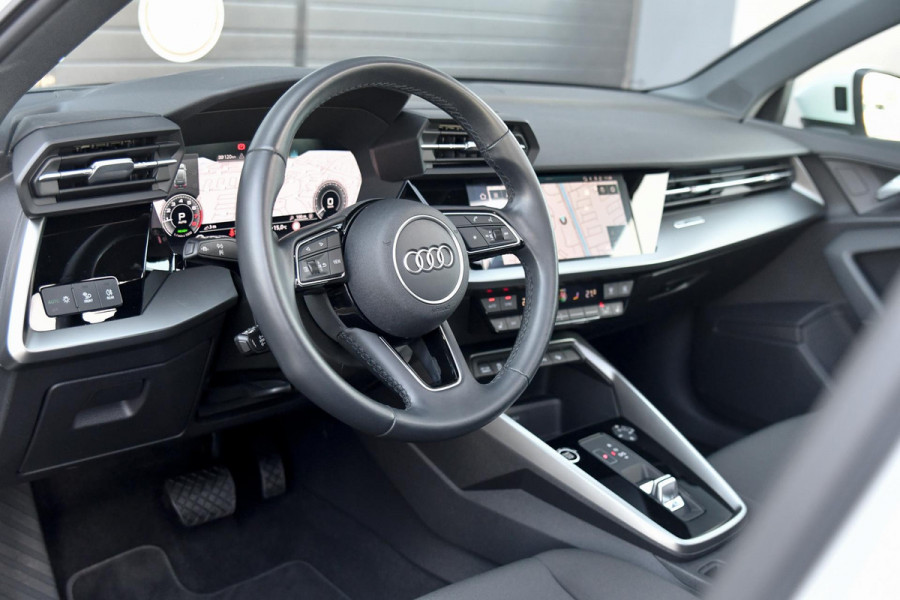 Audi A3 Sportback 40 TFSI e S-Line. Pano, Keyless, Camera, Matrix, Dodeh, CarPlay!