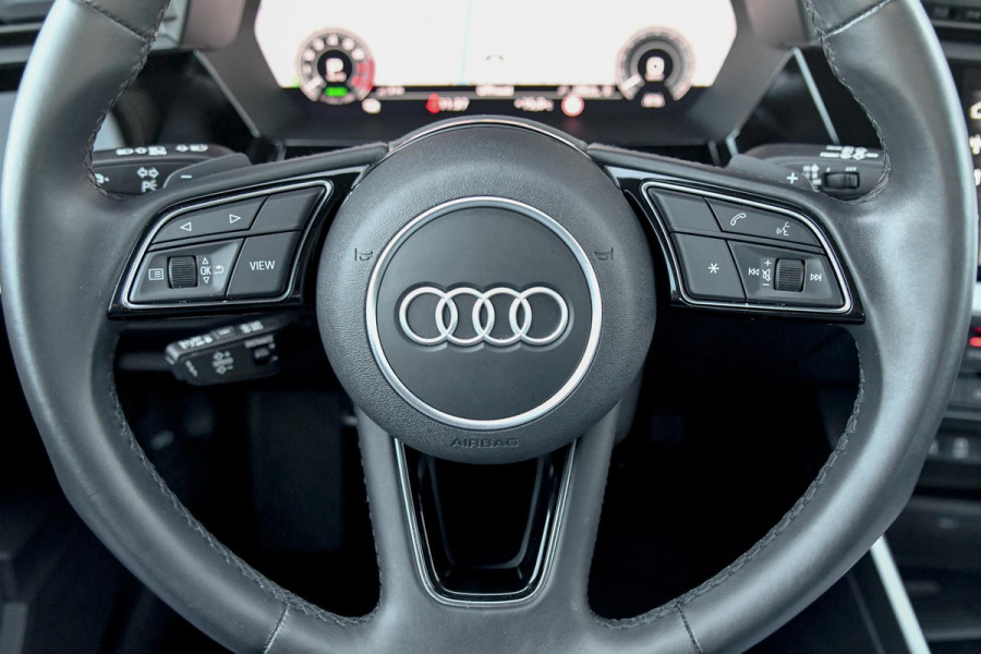 Audi A3 Sportback 40 TFSI e S-Line. Pano, Keyless, Camera, Matrix, Dodeh, CarPlay!