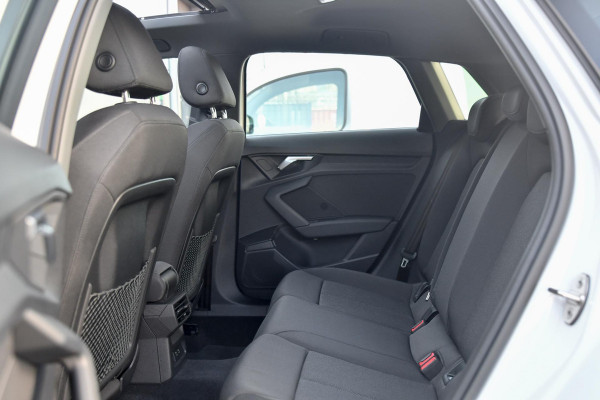 Audi A3 Sportback 40 TFSI e S-Line. Pano, Keyless, Camera, Matrix, Dodeh, CarPlay!