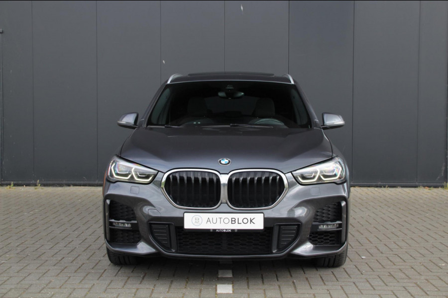 BMW X1 XDrive25e M-sport | Pano | Trekhaak | Navi