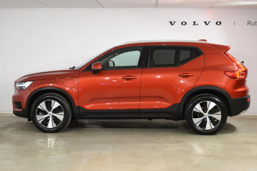 Volvo XC40 T5 262PK Automaat Twin Engine Momentum Pro / Leer / Park assist v+a / Achteruitrijcamera / Elektrische achterklep / Donker getint glas / Apple Carplay/Android Auto