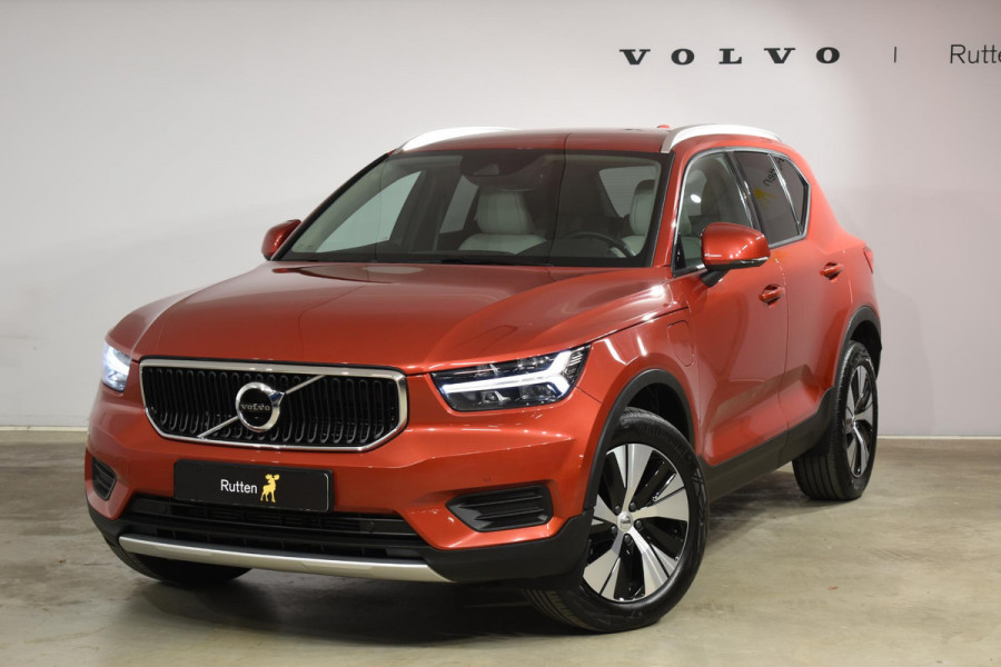 Volvo XC40 T5 262PK Automaat Twin Engine Momentum Pro / Leer / Park assist v+a / Achteruitrijcamera / Elektrische achterklep / Donker getint glas / Apple Carplay/Android Auto