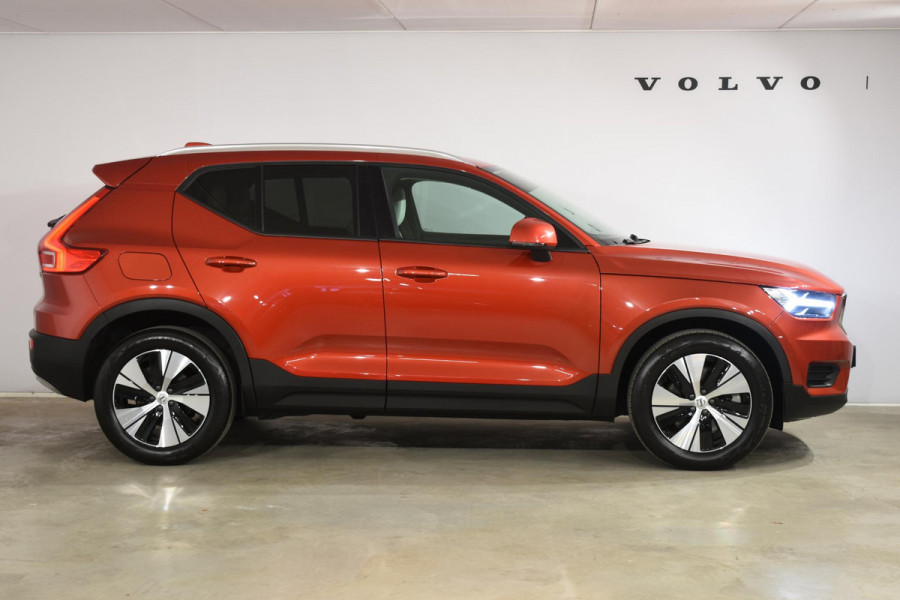 Volvo XC40 T5 262PK Automaat Twin Engine Momentum Pro / Leer / Park assist v+a / Achteruitrijcamera / Elektrische achterklep / Donker getint glas / Apple Carplay/Android Auto