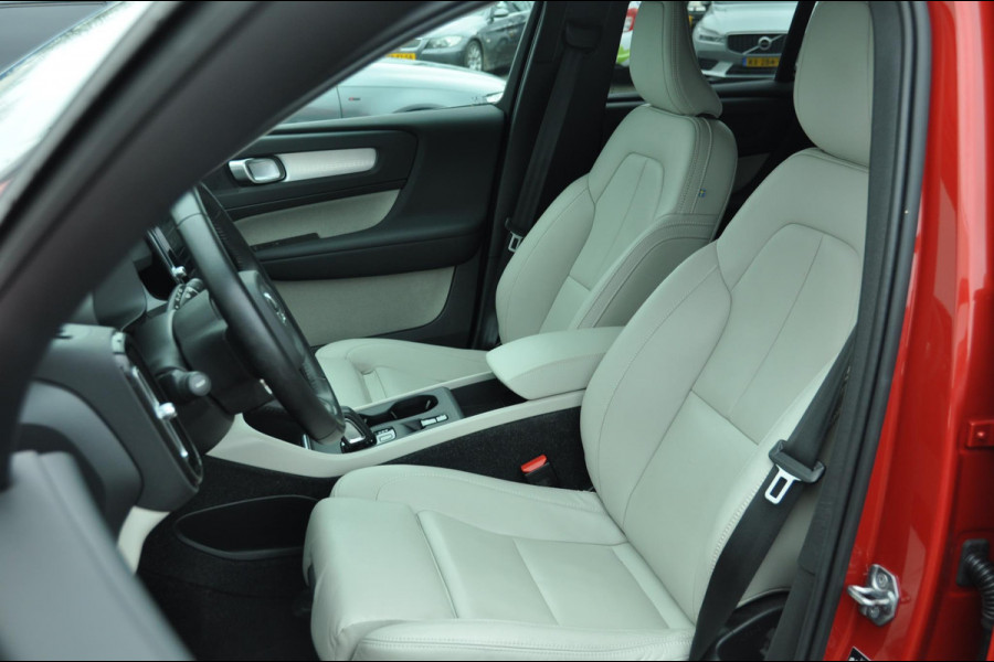 Volvo XC40 T5 262PK Automaat Twin Engine Momentum Pro / Leer / Park assist v+a / Achteruitrijcamera / Elektrische achterklep / Donker getint glas / Apple Carplay/Android Auto