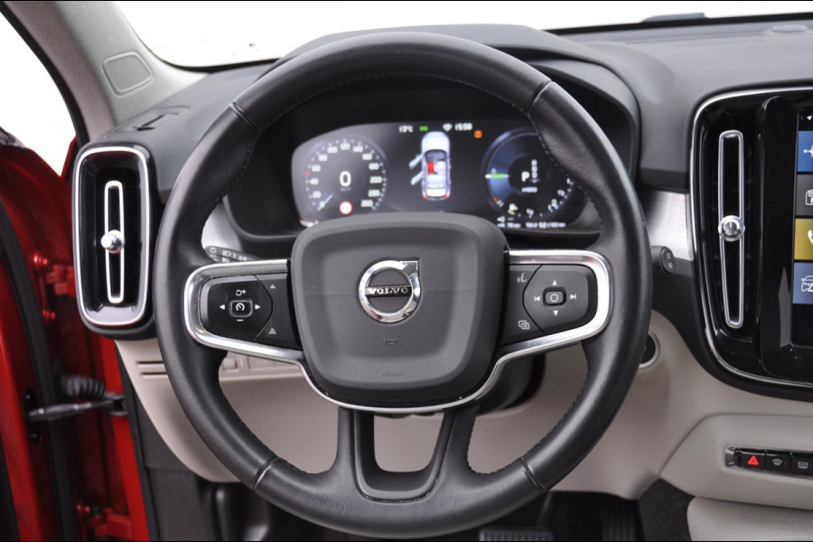 Volvo XC40 T5 262PK Automaat Twin Engine Momentum Pro / Leer / Park assist v+a / Achteruitrijcamera / Elektrische achterklep / Donker getint glas / Apple Carplay/Android Auto