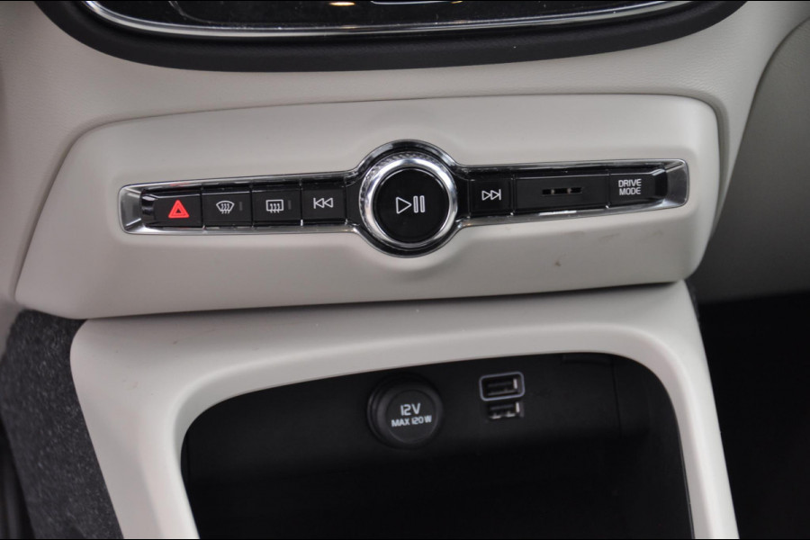 Volvo XC40 T5 262PK Automaat Twin Engine Momentum Pro / Leer / Park assist v+a / Achteruitrijcamera / Elektrische achterklep / Donker getint glas / Apple Carplay/Android Auto