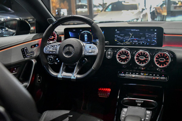 Mercedes-Benz CLA-Klasse AMG 45 S 4MATIC+. Schaal, Perf stuur, Pano, Koeling, Distro+, 360, Burm, Keyless, Btw, Dodeh, Multib!