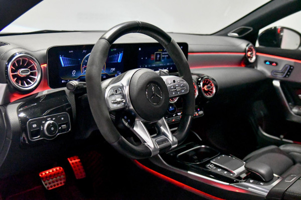 Mercedes-Benz CLA-Klasse AMG 45 S 4MATIC+. Schaal, Perf stuur, Pano, Koeling, Distro+, 360, Burm, Keyless, Btw, Dodeh, Multib!