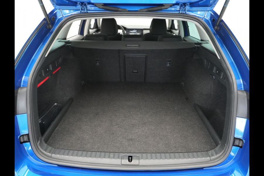 Škoda Octavia Combi 1.4 TSI 204pk iV PHEV Style First Edition Navigatie Camera Matrix Led Stoelverwarming