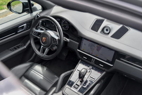Porsche Cayenne 3.0 E-Hybrid. Sport Design, Chrono, Pano, Luchtv, 18 Weg, ACC, 360, Keyless, Bose, Trekh, CarPlay!