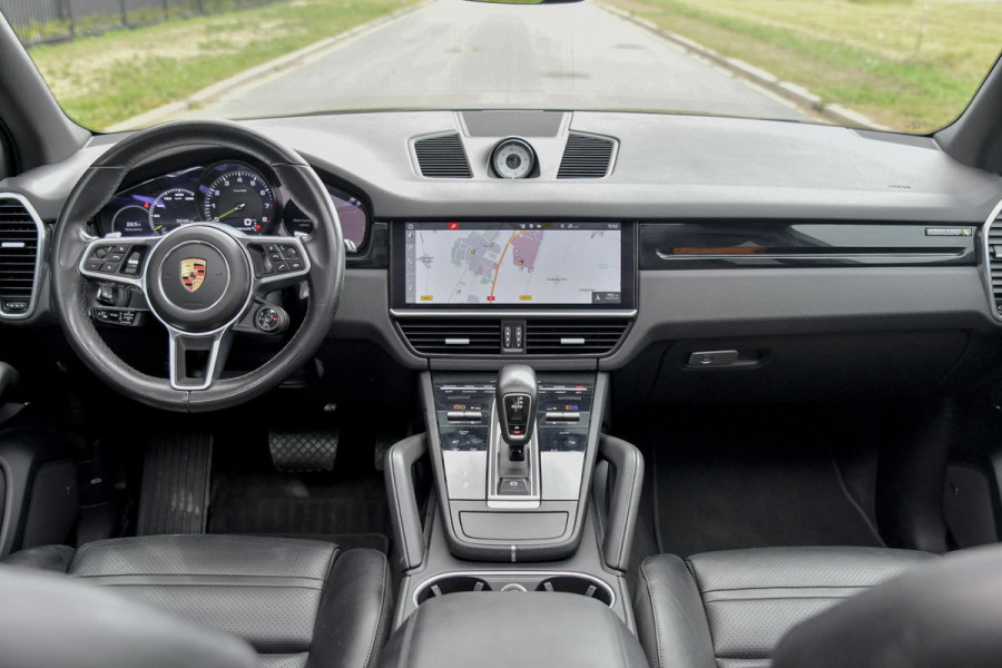 Porsche Cayenne 3.0 E-Hybrid. Sport Design, Chrono, Pano, Luchtv, 18 Weg, ACC, 360, Keyless, Bose, Trekh, CarPlay!