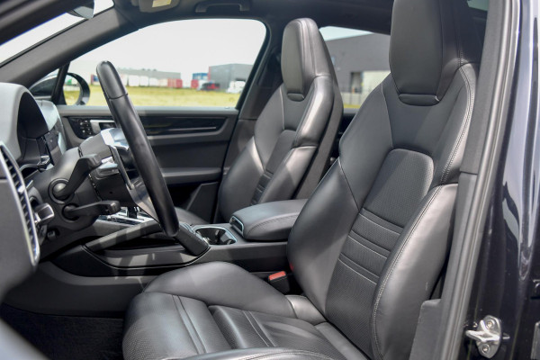 Porsche Cayenne 3.0 E-Hybrid. Sport Design, Chrono, Pano, Luchtv, 18 Weg, ACC, 360, Keyless, Bose, Trekh, CarPlay!