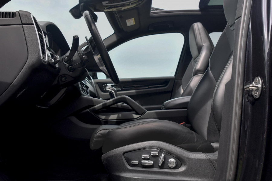 Porsche Cayenne 3.0 E-Hybrid. Sport Design, Chrono, Pano, Luchtv, 18 Weg, ACC, 360, Keyless, Bose, Trekh, CarPlay!