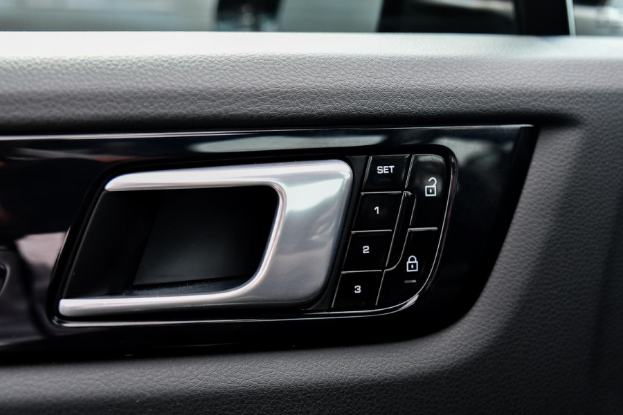 Porsche Cayenne 3.0 E-Hybrid. Sport Design, Chrono, Pano, Luchtv, 18 Weg, ACC, 360, Keyless, Bose, Trekh, CarPlay!
