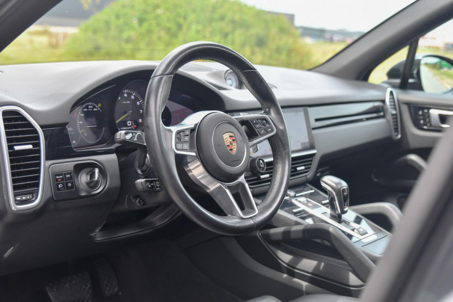 Porsche Cayenne 3.0 E-Hybrid. Sport Design, Chrono, Pano, Luchtv, 18 Weg, ACC, 360, Keyless, Bose, Trekh, CarPlay!