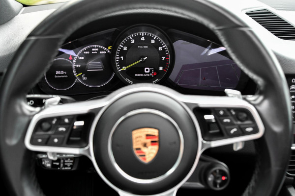 Porsche Cayenne 3.0 E-Hybrid. Sport Design, Chrono, Pano, Luchtv, 18 Weg, ACC, 360, Keyless, Bose, Trekh, CarPlay!
